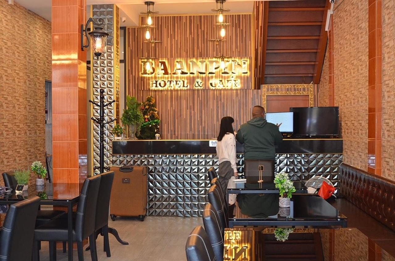 Baanpin Hotel & Cafe Bangkok Exterior foto